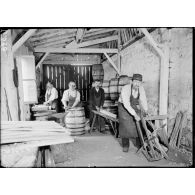 Paris. Rue de Reuilly 75. Centre de rééducation des aveugles. Atelier des tonneliers. [légende d'origine]