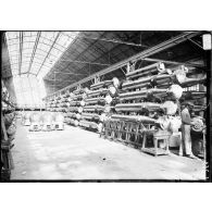 Arsenal de Cherbourg. Magasin de mines et torpilles automobiles. [légende d'origine]
