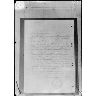Lettre écrite par le Commandant du fort de Douamont. Félicitation à un opérateur de la section photographique de l'armée. [légende d'origine]
