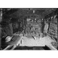 Fort de Douaumont. Munitions allemandes trouvées dans le fort. [légende d'origine]