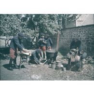 [Repas des soldats du 14e ETEM.]