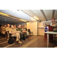 Point de situation au meeting room du camp Europa par le général de brigade Ganascia, commandant la force EUFOR-Tchad-RCA.