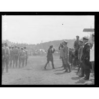 Sibérie. Barnaoul ; Revue des troupes russes. [légende d'origine]