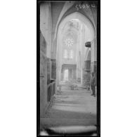 Roye-sur-Matz, Oise, intérieur de l'église. [légende d'origine]