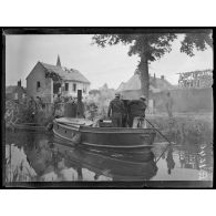 Cappy (Somme). Canonière sur le canal de la Somme (29.6.16). [légende d'origine]