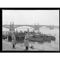 Mayence. Revue d'artillerie lourde par le général Linder. [légende d'origine]