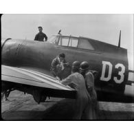 Atterrissage du premier avion américain en France.