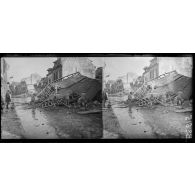 [Noyon. Sapeurs du génie occupés au déblaiement des décombres.]