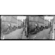 Soissons, passage d'un régiment colonial. [légende d'origine]