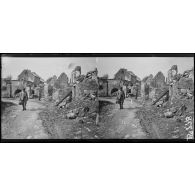 Juvigny, entrée du village. [légende d'origine]