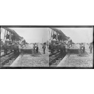 Saint-Gilles (Marne), embarquement d'un Caudron. [légende d’origine]
