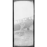 Le Plessis-Belleville (Oise). Aviation de chasse. Le lieutenant de Slade, 14 avions, GC 20, escadrille 159. [légende d'origine]