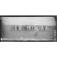 Plessis-Belleville (Oise). Camp d'aviation. Remise de décoration. Officiers aviateurs. [légende d'origine]