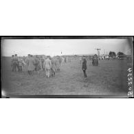 Plessis-Belleville (Oise). Camp d'aviation. Les groupes après la remise de décorations. [légende d'origine]