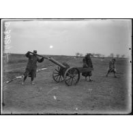 Andéchy (Somme), faux canon allemand. [légende d'origine]