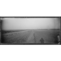 Région de st Quentin (Aisne). Le bombardement des positions de batterie française sur l'épine de Dallon. [légende d'origine]