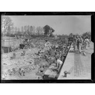 Pont-l'Evêque, Oise, travaux de reconstruction du canal. [légende d'origine]