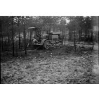 [Expérimentation d'un Caterpillar sur un terrain à proximité de Souain le 9 décembre 1915.]