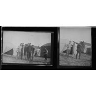 [Personnel de l'aviation militaire posant avec des bombes, s.d.]