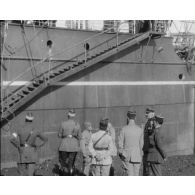 Beyrouth, le général Hamelin débarquant du Waldeck-Rousseau.