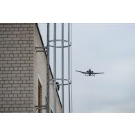 Passage d'un avion Fairchild A-10 Thunderbolt lors d'une démonstration à Pabradé, en Lituanie.