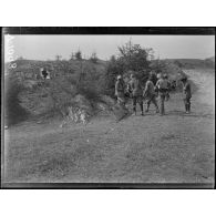 Région de Doiran. Groupe de brancardiers divisionnaires près du front. [légende d'origine]