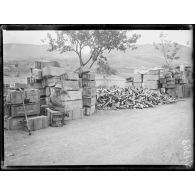 Eksisu, en gare, évacuation de douilles et de caisses de cartouches serbes. [légende d'origine]