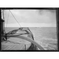 Toulon. Le sous-marin Andromaque en plongée. [légende d'origine]