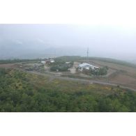 Vue aérienne du camp français sur le site de Ravna Gora dit RA 47.
