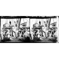 Danses des soldats arabes sur le "Saint-Brieuc". [légende d'origine]