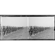 Rabat (Maroc). Chez le sultan, la garde noire à pied. [légende d'origine]