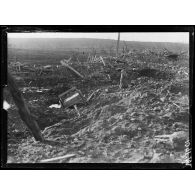 Ferme Saint-Guilain, terrain dévasté sur la côte 91. [légende d'origine]