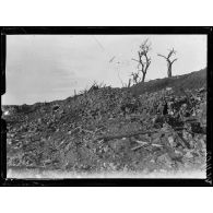 Ferme Saint-Guilain, terrain dévasté sur la côte 91. [légende d'origine]