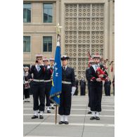 Sonneurs du bagad de Lann-Bihoué lors d'une prise d'armes sur la grande place d'armes du Ministère des Armées à Balard, lors de la journée du marin.