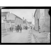 Verneuil (Marne). La rue principale. [légende d’origine]