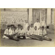 [Groupe de musiciens traditionnels coréens].