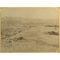 [Panorama d'une ville coréenne - Séoul ?  - vers 1890].