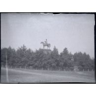 [Statue équestre en Angleterre].