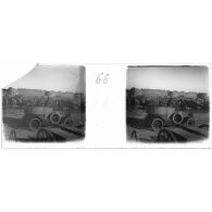 [Campagne des Dardanelles, 1915. Une voiture blindée auto-mitrailleuse au pied de la forteresse de Sedd-Ul-Bahr].