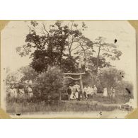 Les passagers du Takachiho-Maru, de Kobé à Vladivostock (Photographie prise à Gen-San par le capitaine Walter, commandant le navire, le 21 juillet 1890). [légende d'origine]