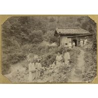 Corée, 1890 - Moulin à eau fonctionnant à l'aide d'une "cuillère" à bascule, faisant partie des dépendances du monastère de Tsak Wan Sse, au sud de Yeonsan. [légende d'origine]