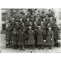 Photographie de groupe du 21e régiment de tirailleurs algériens en 1933.