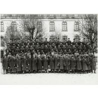 Photographie de groupe du 21e régiment de tirailleurs algériens en 1933.