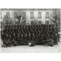 Photographie de groupe du 21e régiment de tirailleurs algériens en 1933.