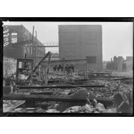 Crépy-en-Valois (Oise). Usine incendiée par le bombardement du 5 juillet. [légende d'origine]