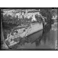 Verdun (Meuse). Les bords de la Meuse. [légende d'origine]