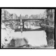 Verdun. Un coin de Verdun pris du quai de la Comédie. [légende d'origine]