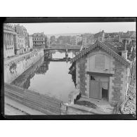 Verdun. La Meuse et le pont Beaurepaire. [légende d'origine]