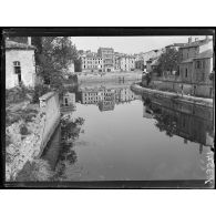 Verdun. La Meuse près du pont Beaurepaire. [légende d'origine]