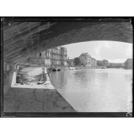 Verdun (Meuse). La Meuse, vue prise sous le pont Chaussée. [légende d'origine]